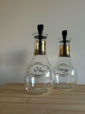 Vintage Pyrex Oil and Vinegar Glass Cruet Set